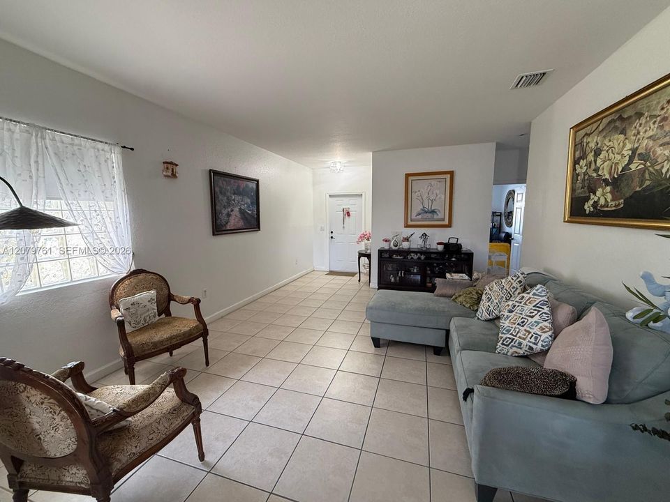 For Rent: $2,200 (3 beds, 2 baths, 1194 Square Feet)