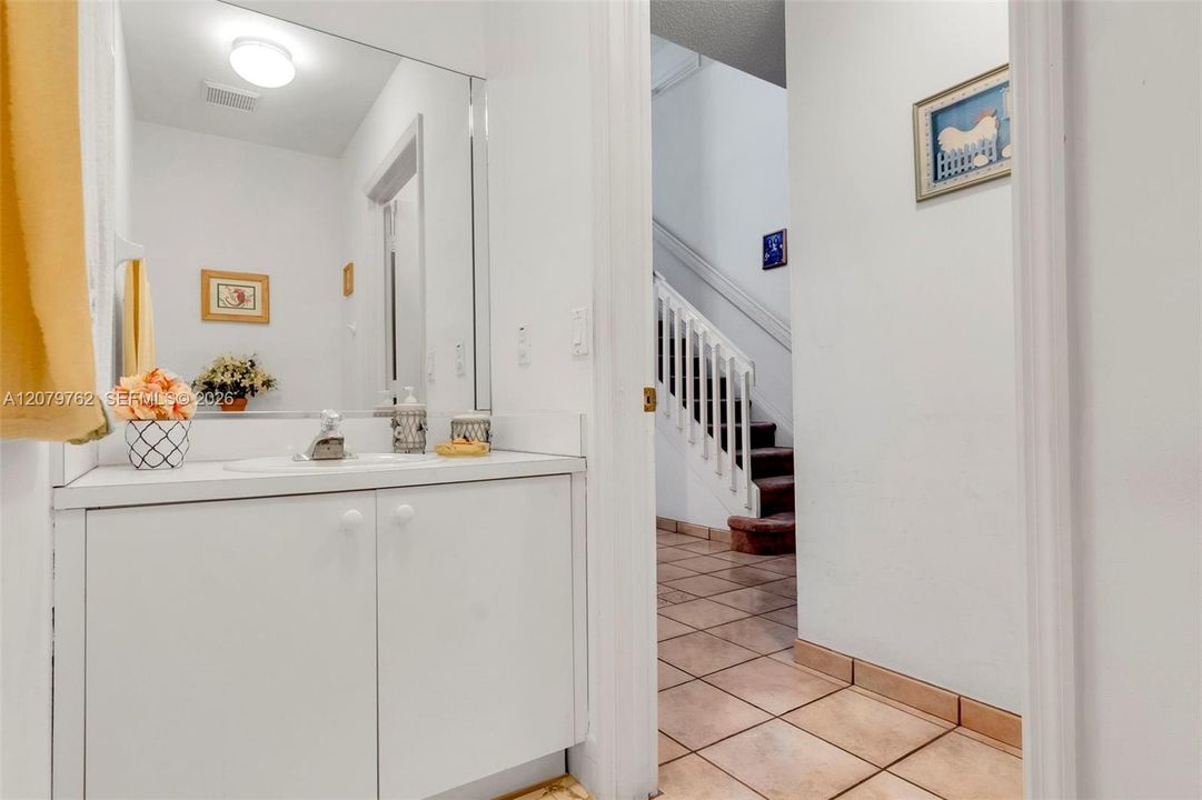 На продажу: $639,900 (4 спален, 2 ванн, 2338 Квадратных фут)