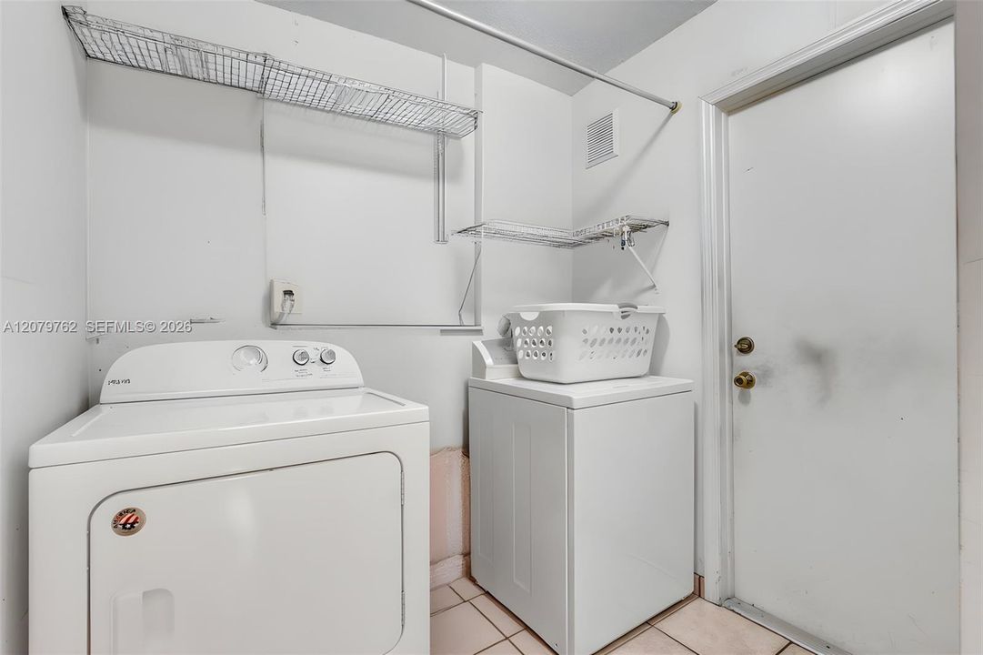 На продажу: $639,900 (4 спален, 2 ванн, 2338 Квадратных фут)