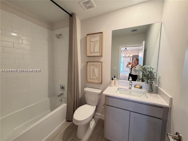 En Renta: $3,990 (4 camas, 3 baños, 2180 Pies cuadrados)