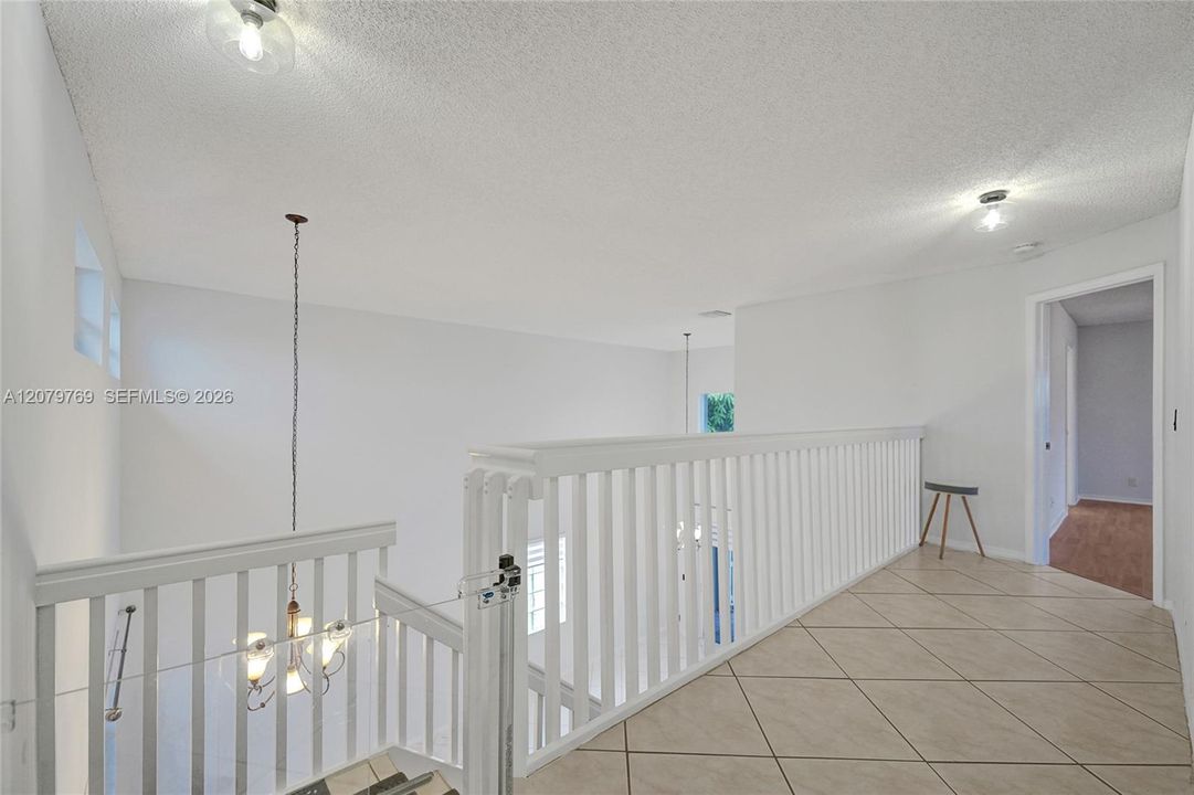 En Venta: $665,000 (4 camas, 3 baños, 2165 Pies cuadrados)