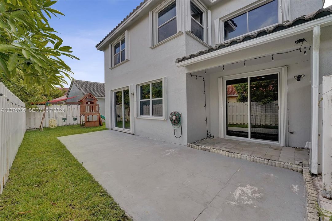 En Venta: $665,000 (4 camas, 3 baños, 2165 Pies cuadrados)