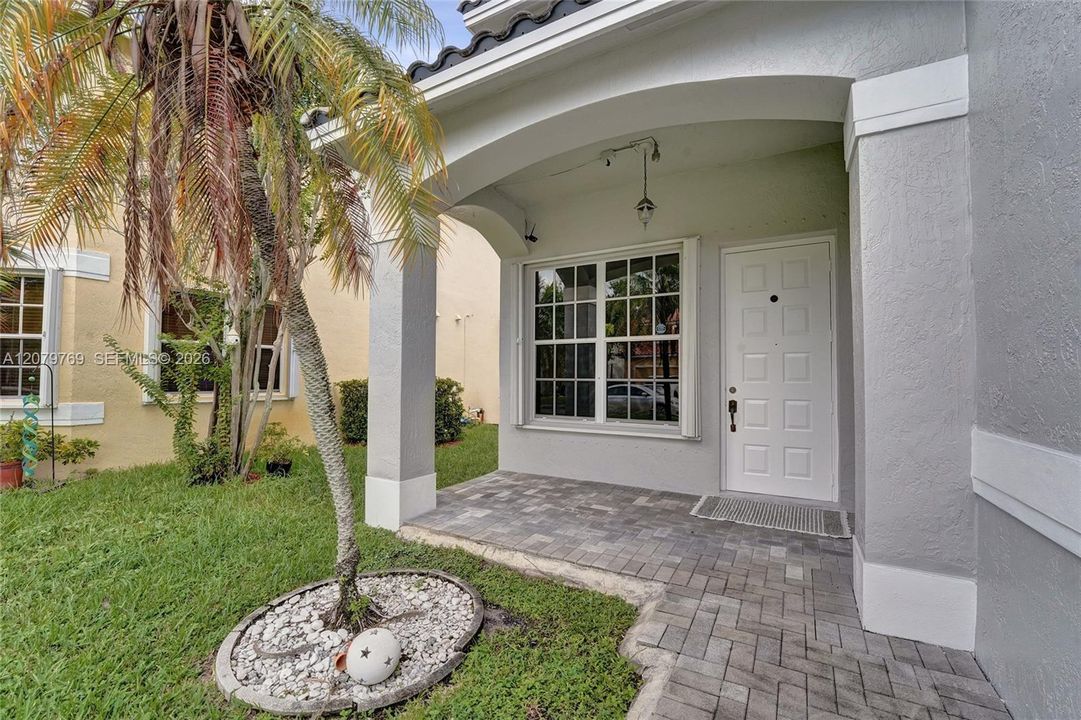 En Venta: $665,000 (4 camas, 3 baños, 2165 Pies cuadrados)