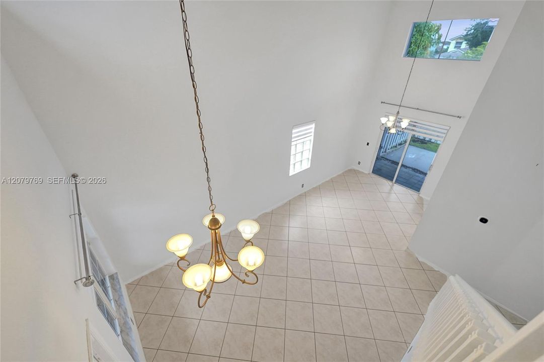 En Venta: $665,000 (4 camas, 3 baños, 2165 Pies cuadrados)