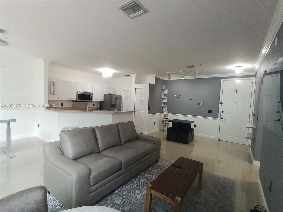 For Rent: $2,200 (1 beds, 1 baths, 775 Square Feet)