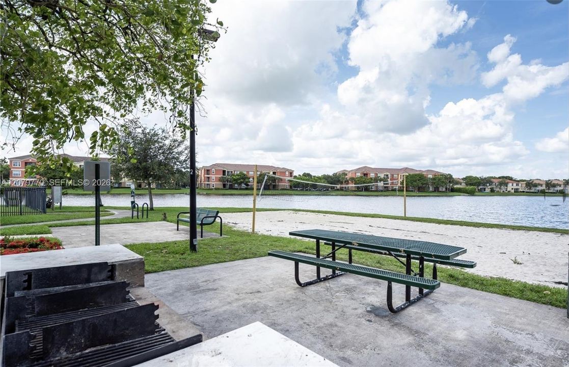 For Rent: $2,200 (1 beds, 1 baths, 775 Square Feet)