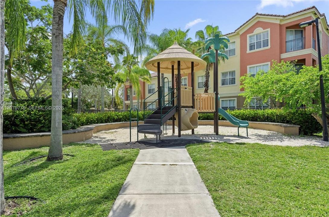 For Rent: $2,200 (1 beds, 1 baths, 775 Square Feet)