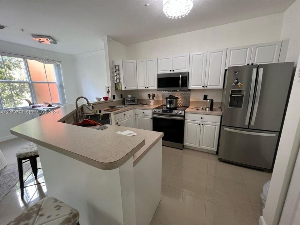 For Rent: $2,200 (1 beds, 1 baths, 775 Square Feet)