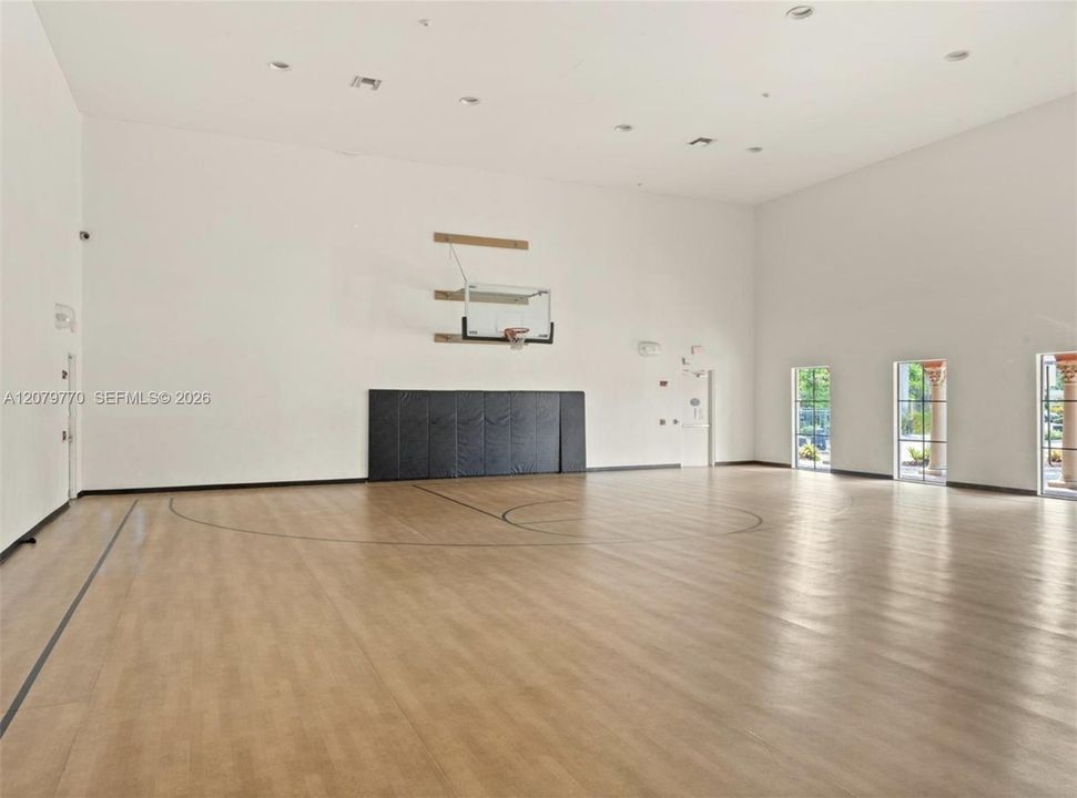 For Rent: $2,200 (1 beds, 1 baths, 775 Square Feet)