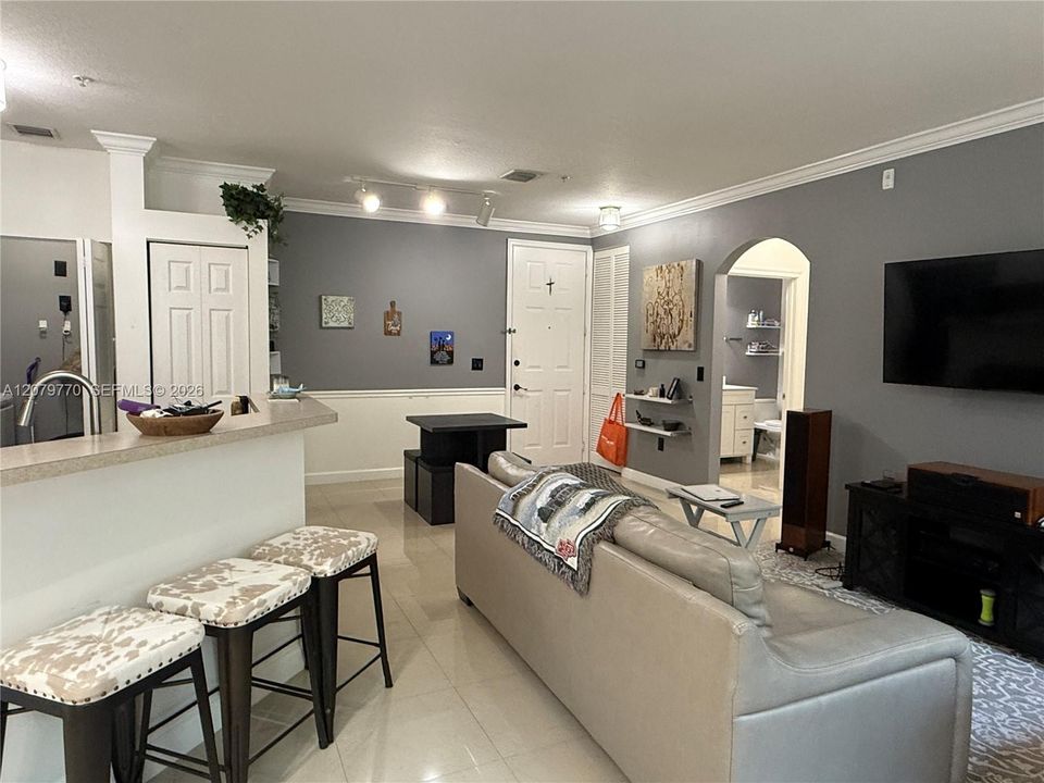 For Rent: $2,200 (1 beds, 1 baths, 775 Square Feet)