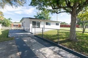 For Rent: $2,550 (2 beds, 1 baths, 888 Square Feet)