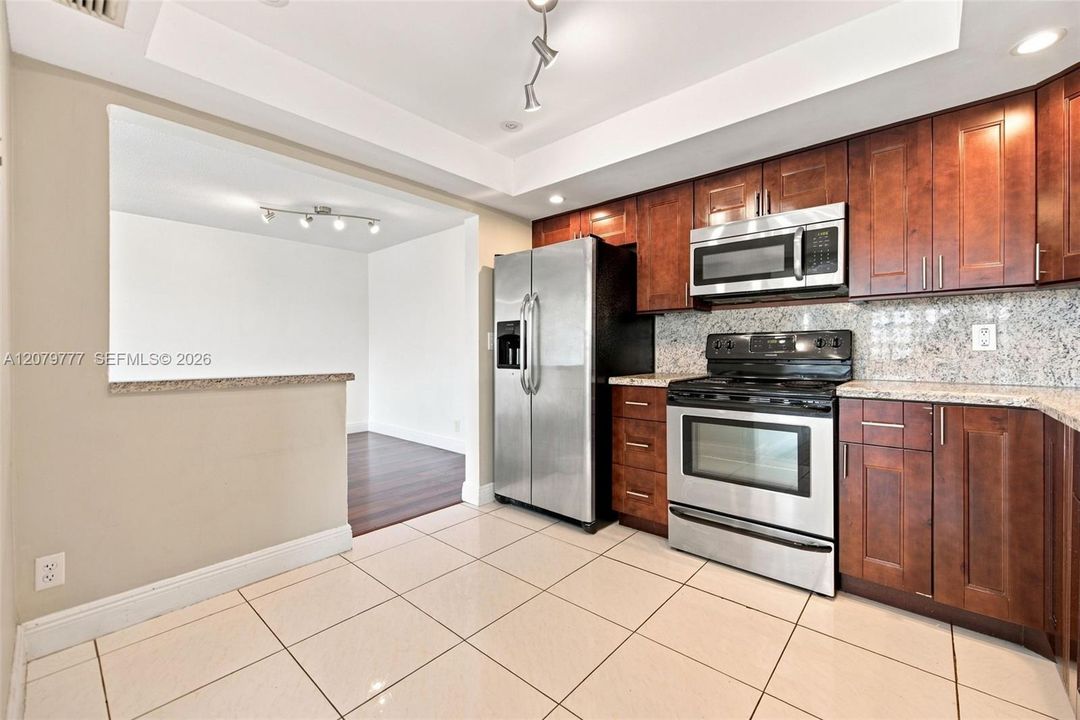 В аренду: $2,200 (2 спален, 2 ванн, 1136 Квадратных фут)