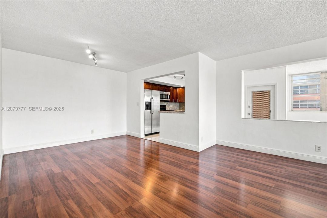 В аренду: $2,200 (2 спален, 2 ванн, 1136 Квадратных фут)