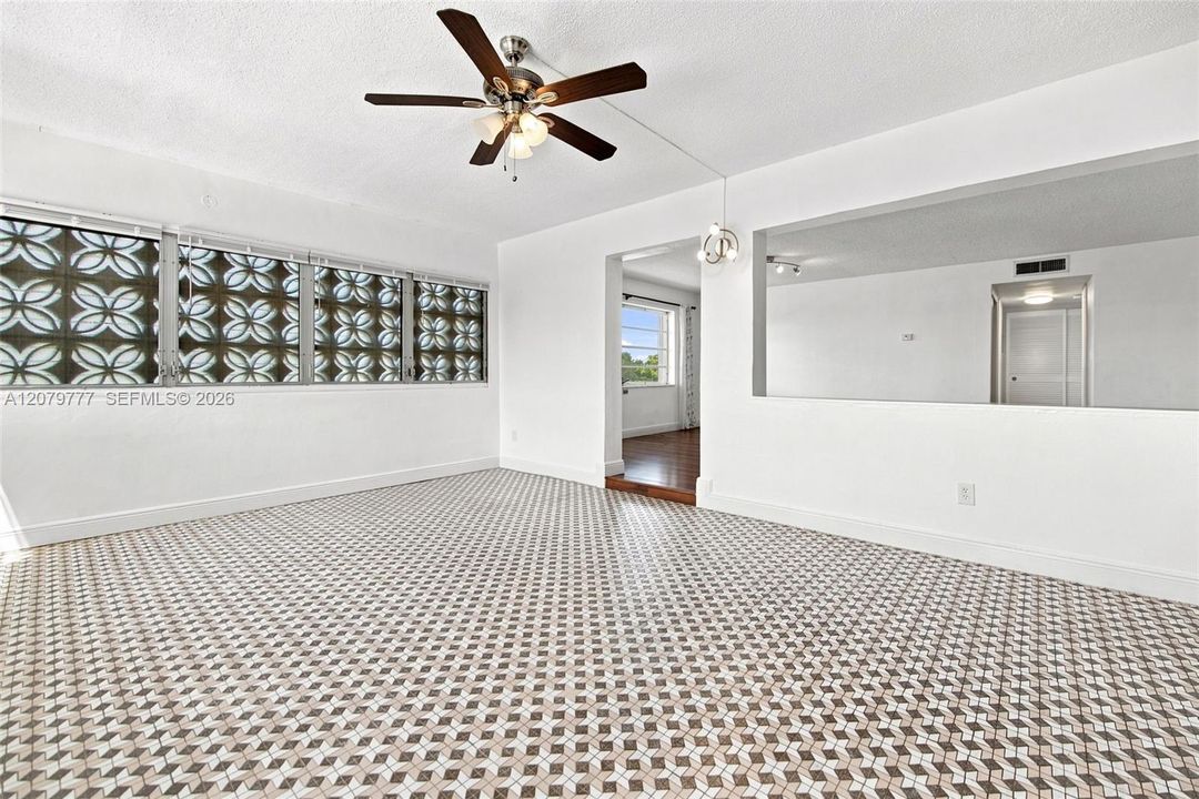 В аренду: $2,200 (2 спален, 2 ванн, 1136 Квадратных фут)