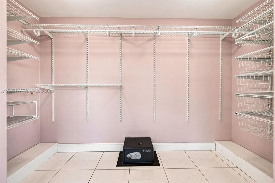 В аренду: $2,200 (2 спален, 2 ванн, 1136 Квадратных фут)