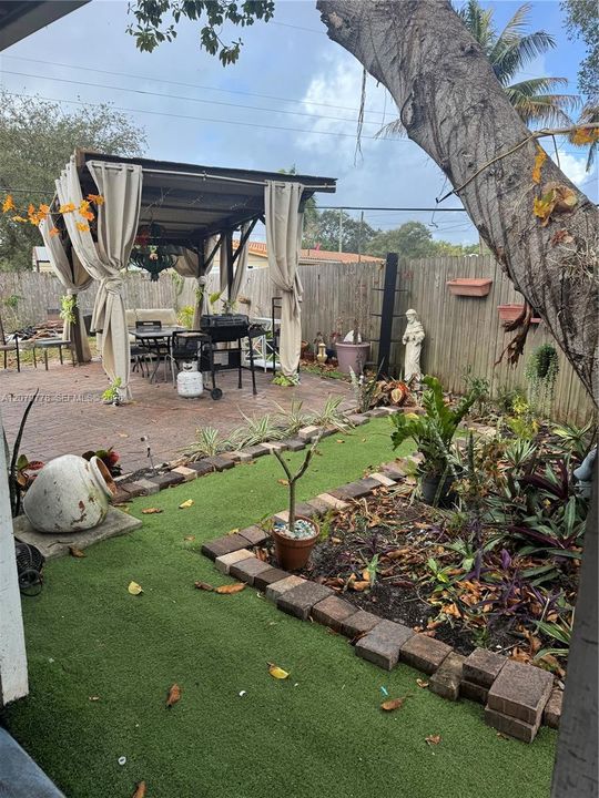 For Rent: $1,300 (0 beds, 1 baths, 1538 Square Feet)