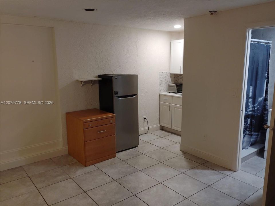 For Rent: $1,300 (0 beds, 1 baths, 1538 Square Feet)