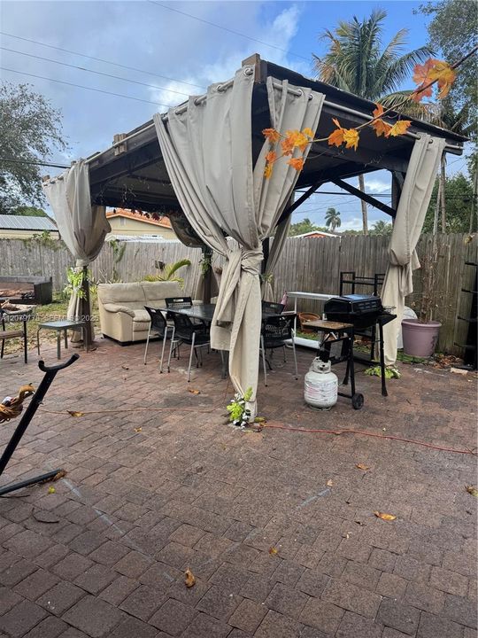 For Rent: $1,300 (0 beds, 1 baths, 1538 Square Feet)
