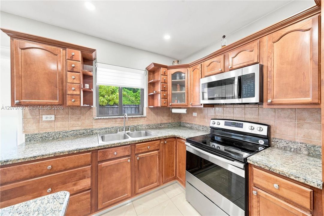 For Sale: $720,000 (3 beds, 2 baths, 1528 Square Feet)