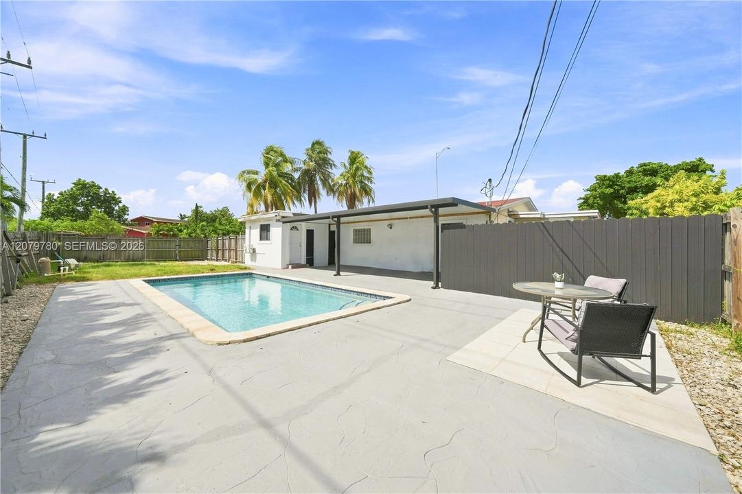 For Sale: $720,000 (3 beds, 2 baths, 1528 Square Feet)