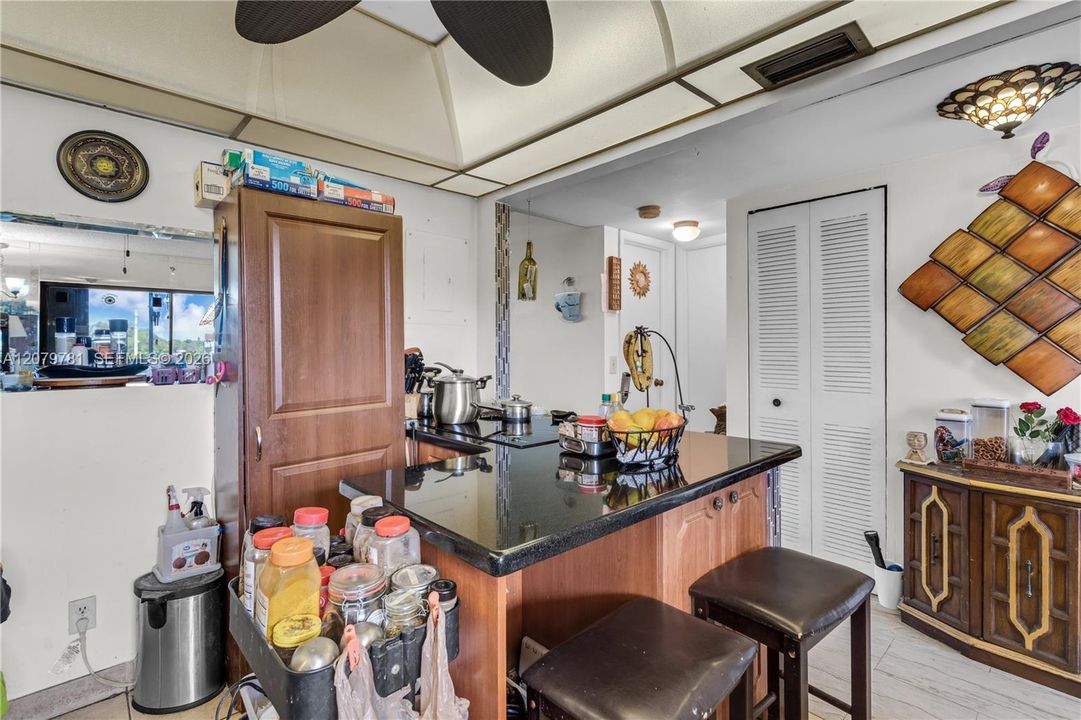 На продажу: $89,000 (2 спален, 1 ванн, 790 Квадратных фут)
