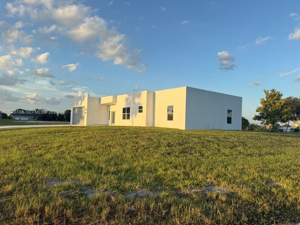 For Rent: $2,000 (4 beds, 2 baths, 0 Square Feet)