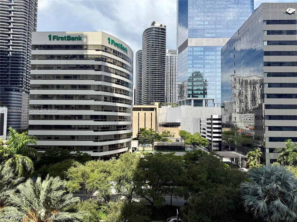 For Rent: $2,800 (1 beds, 1 baths, 704 Square Feet)