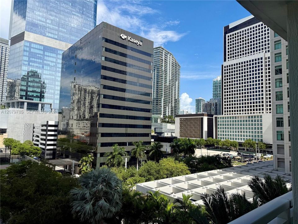 For Rent: $2,800 (1 beds, 1 baths, 704 Square Feet)