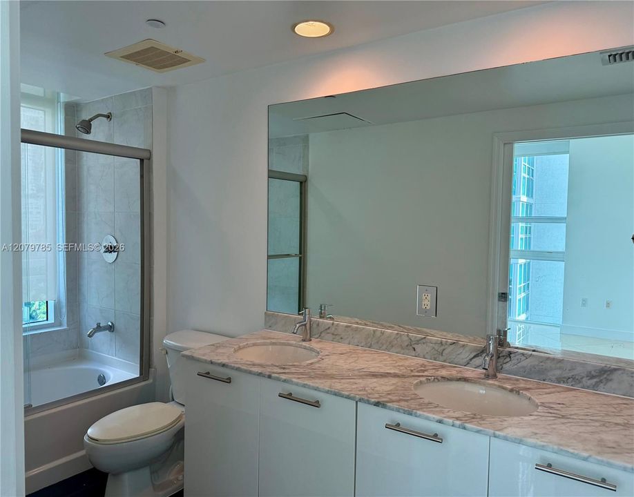 For Rent: $2,800 (1 beds, 1 baths, 704 Square Feet)