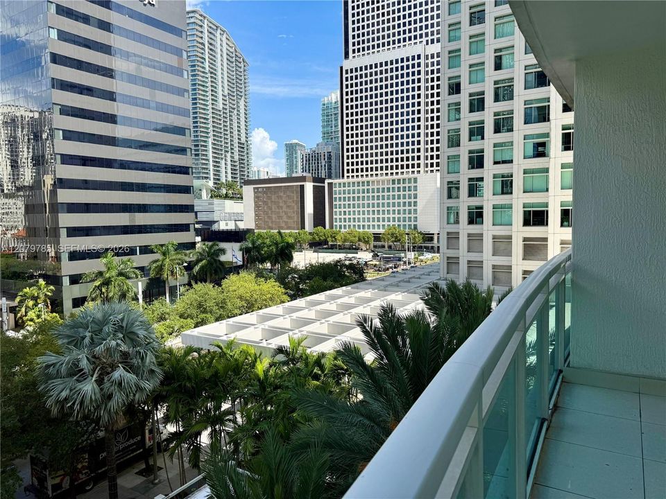 For Rent: $2,800 (1 beds, 1 baths, 704 Square Feet)