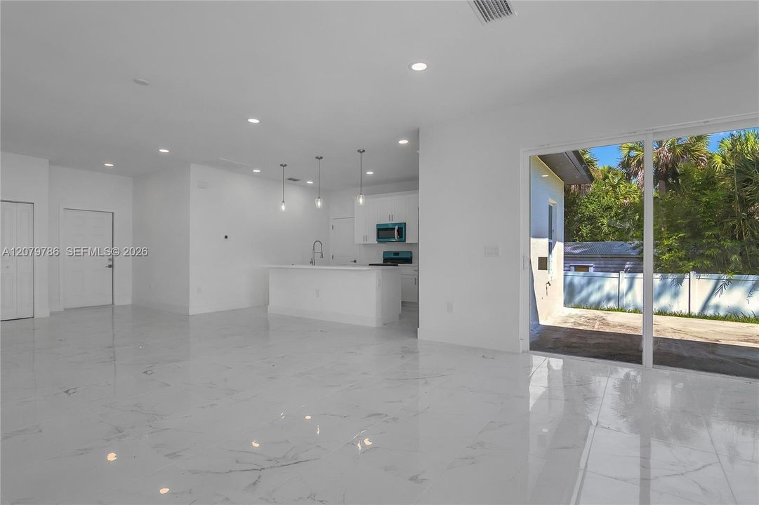 En Venta: $399,000 (3 camas, 2 baños, 0 Pies cuadrados)
