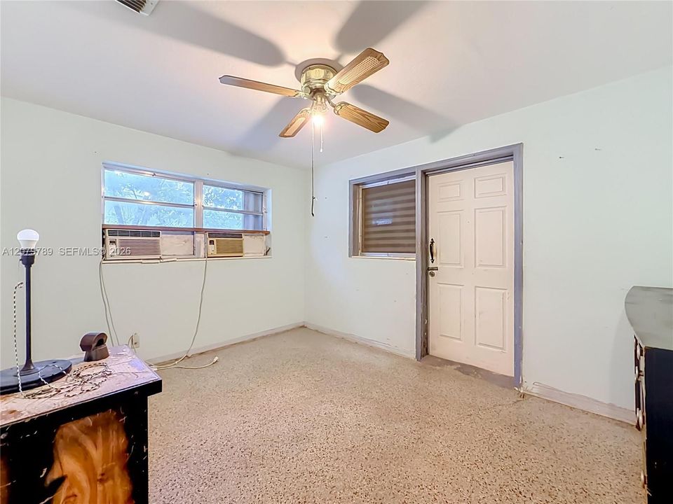 For Sale: $525,000 (3 beds, 2 baths, 1252 Square Feet)