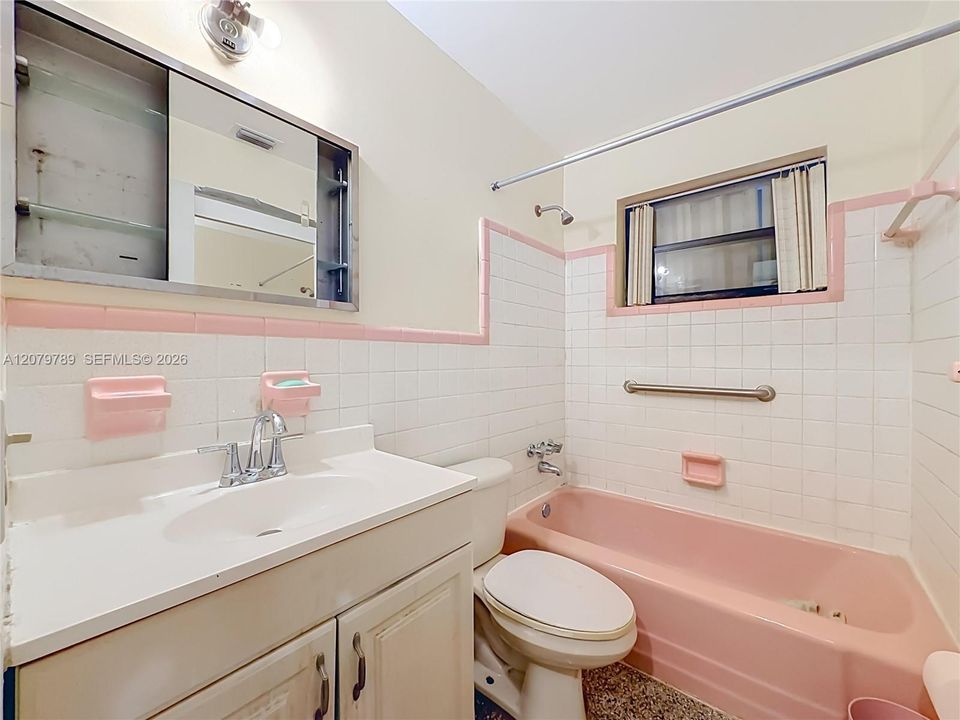 For Sale: $525,000 (3 beds, 2 baths, 1252 Square Feet)