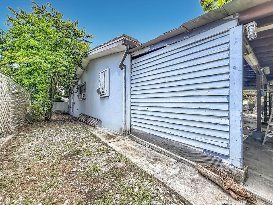For Sale: $525,000 (3 beds, 2 baths, 1252 Square Feet)