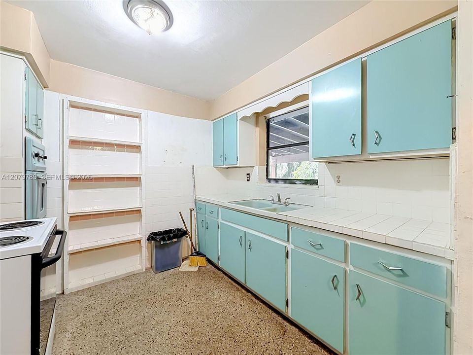 For Sale: $525,000 (3 beds, 2 baths, 1252 Square Feet)