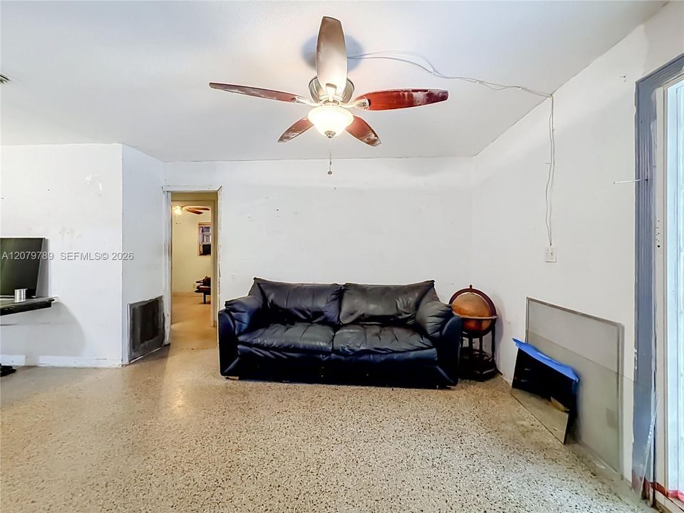 For Sale: $525,000 (3 beds, 2 baths, 1252 Square Feet)