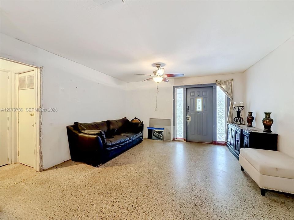 For Sale: $525,000 (3 beds, 2 baths, 1252 Square Feet)