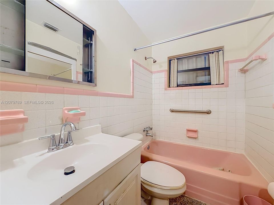 For Sale: $525,000 (3 beds, 2 baths, 1252 Square Feet)