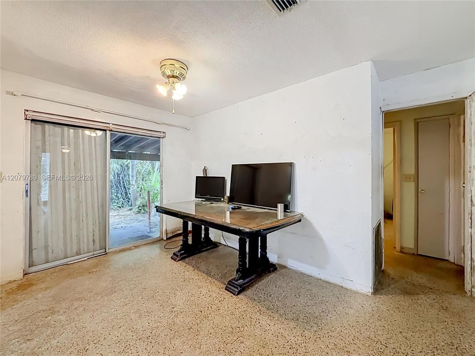 For Sale: $525,000 (3 beds, 2 baths, 1252 Square Feet)