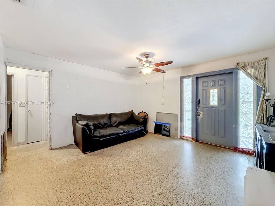 For Sale: $525,000 (3 beds, 2 baths, 1252 Square Feet)