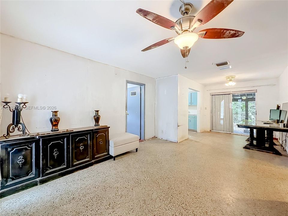 For Sale: $525,000 (3 beds, 2 baths, 1252 Square Feet)