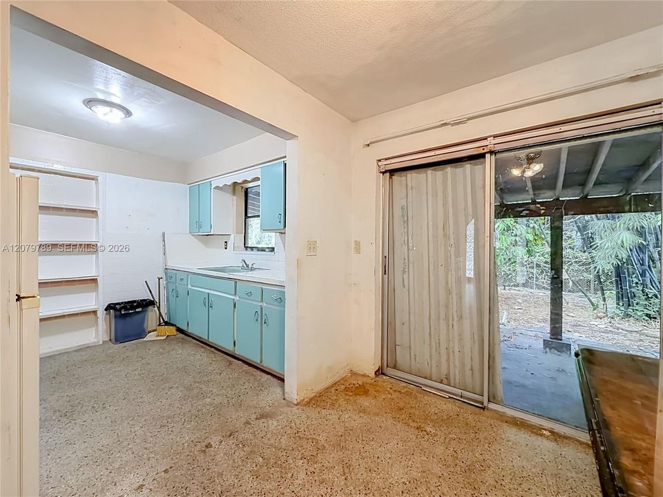 For Sale: $525,000 (3 beds, 2 baths, 1252 Square Feet)