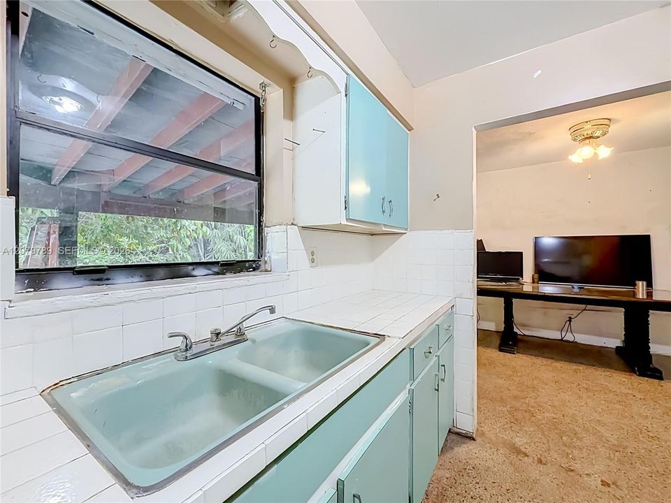 For Sale: $525,000 (3 beds, 2 baths, 1252 Square Feet)