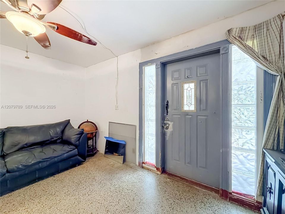 For Sale: $525,000 (3 beds, 2 baths, 1252 Square Feet)