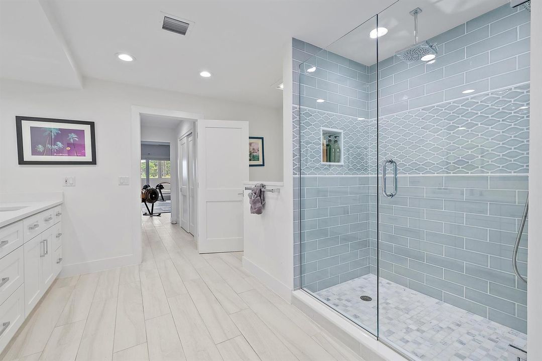 Guest suite ensuite Bathroom