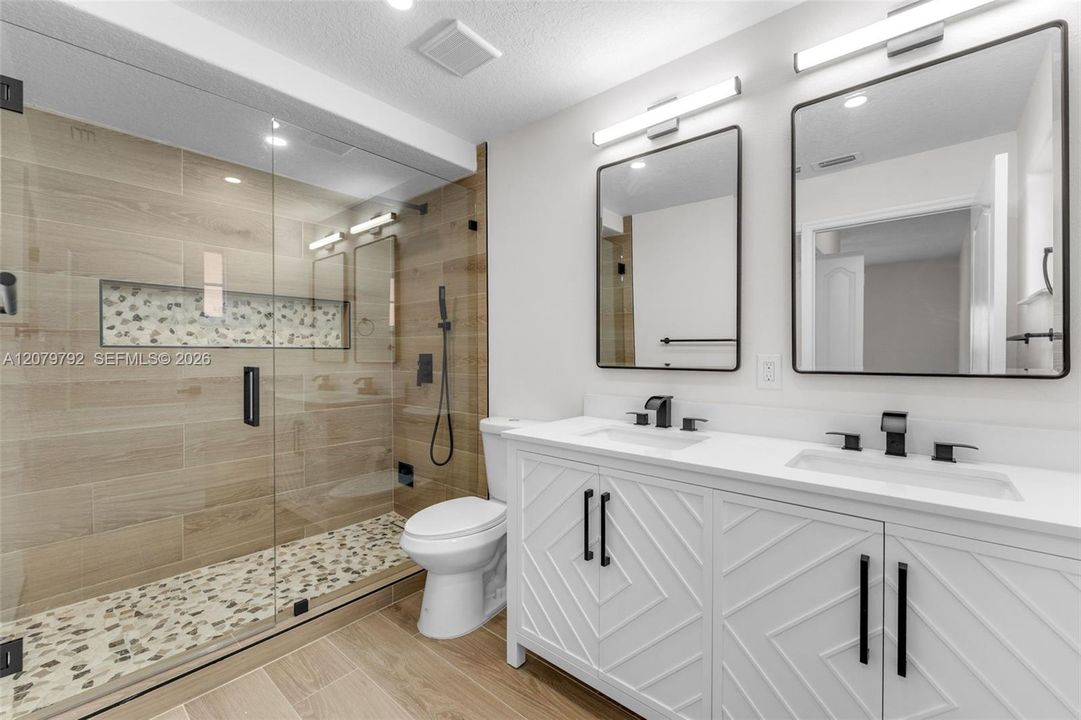 For Rent: $3,500 (4 beds, 2 baths, 2135 Square Feet)