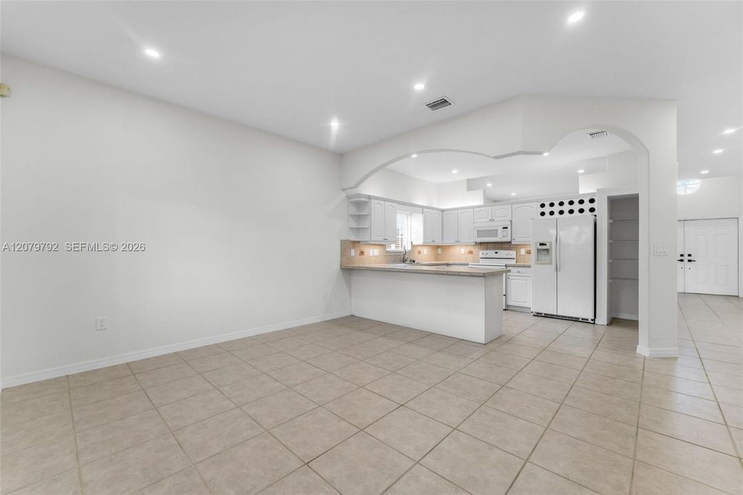 For Rent: $3,500 (4 beds, 2 baths, 2135 Square Feet)