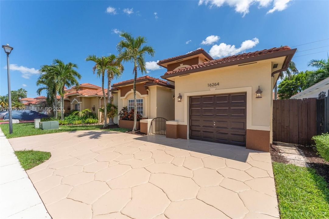 For Rent: $3,500 (4 beds, 2 baths, 2135 Square Feet)