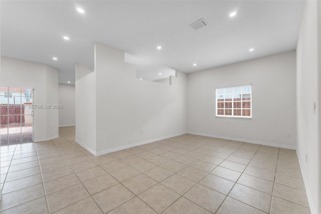 For Rent: $3,500 (4 beds, 2 baths, 2135 Square Feet)