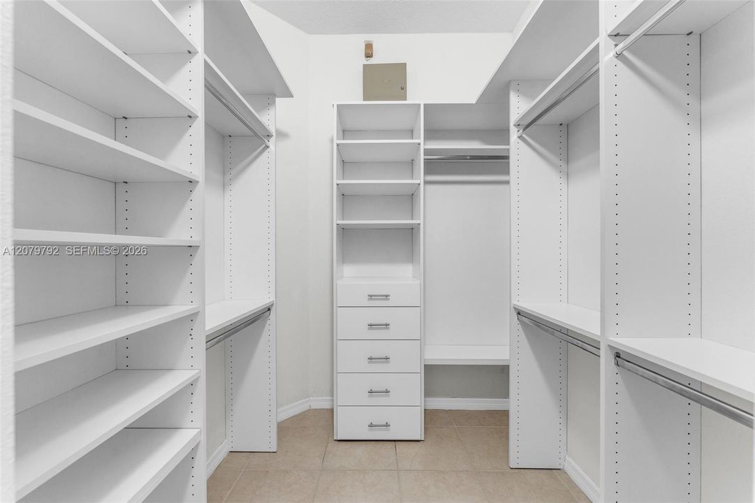 For Rent: $3,500 (4 beds, 2 baths, 2135 Square Feet)